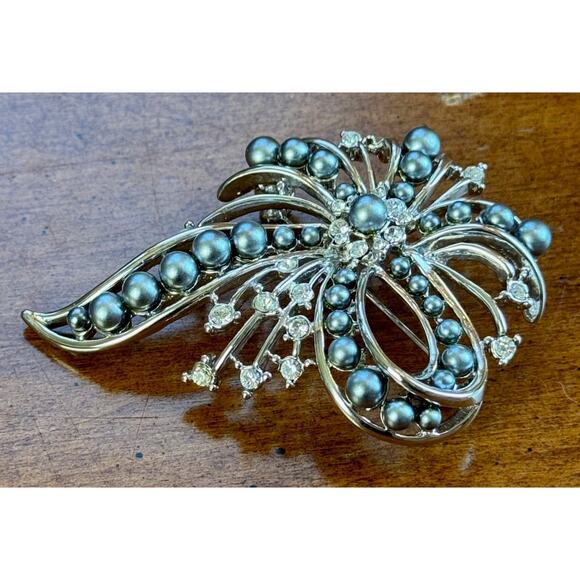 Vtg Nolan Miller Silver Faux Gray Pearls Bow Brooch Clear Rhinestones Wedding - Picture 1 of 5